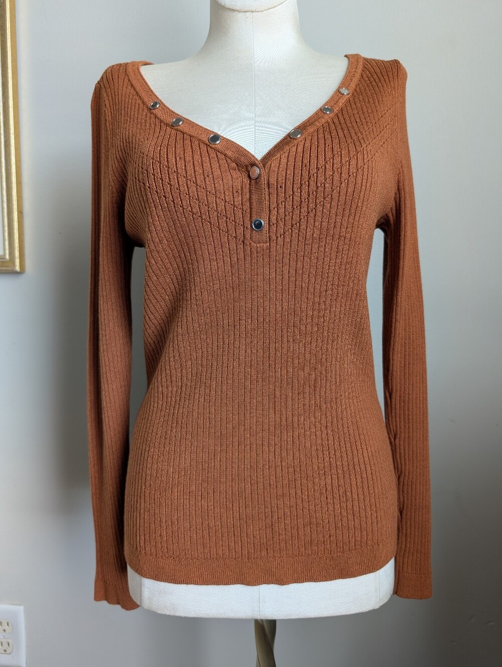 WHBM Ribbed Snap Detail Long Sleeve Fall/Winter Top in Rust Size M